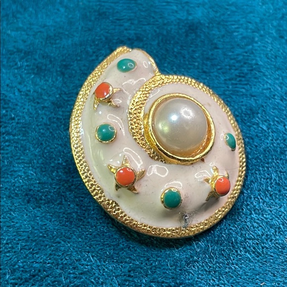 Vintage Goldtone and Faux Pearl Spiral Clip On Earrings - Picture 4 of 7